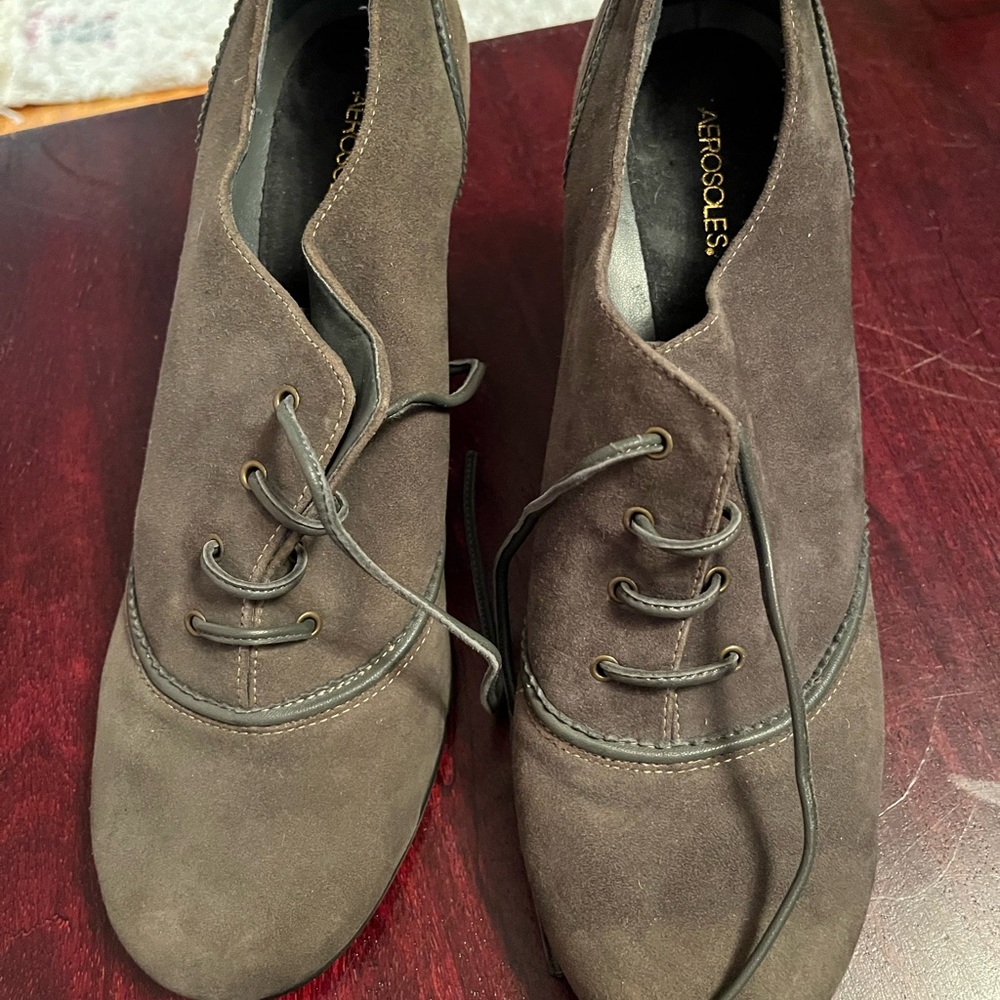AEROSOLES Grey Lace Up heels with Suede Finish
